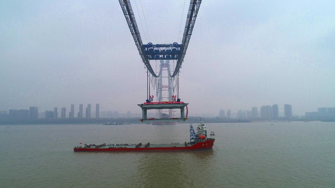 萬里長江&ldquo;第一吊&rdquo;微特幫它安全升上高空