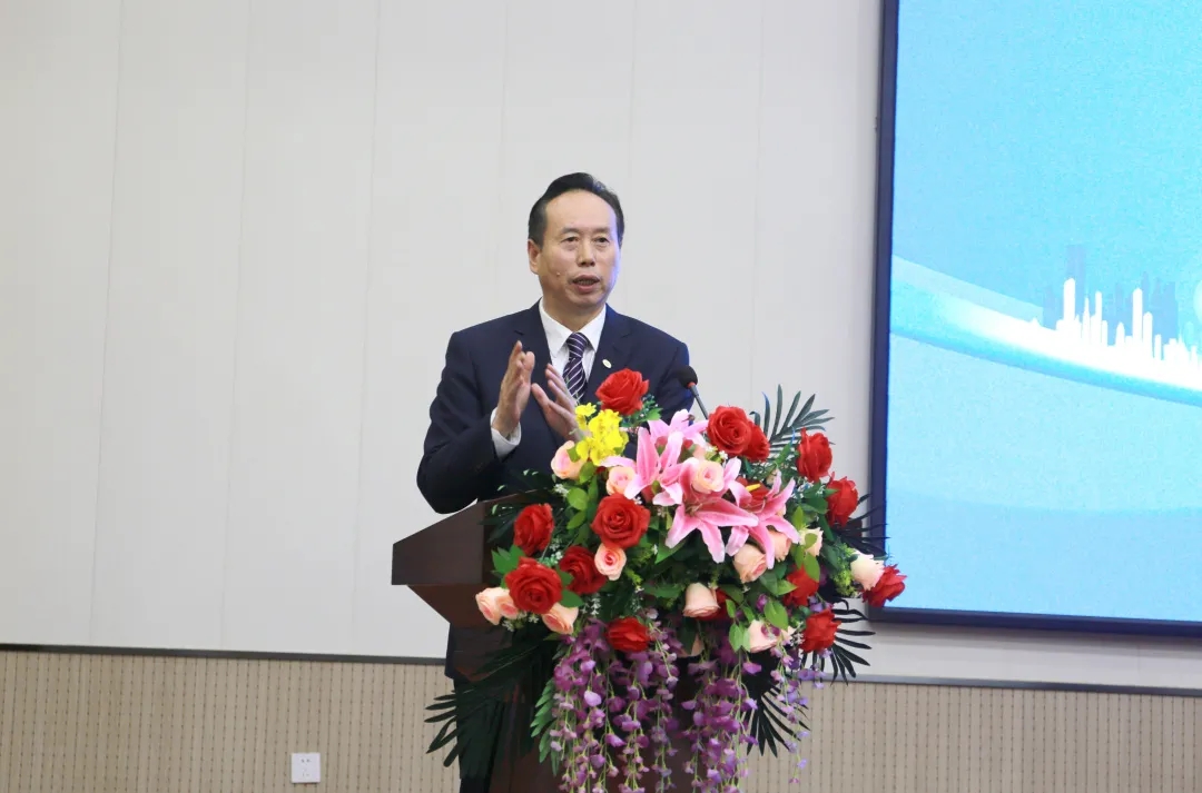 衛(wèi)華集團(tuán)黨委書記、總裁俞有飛致辭
