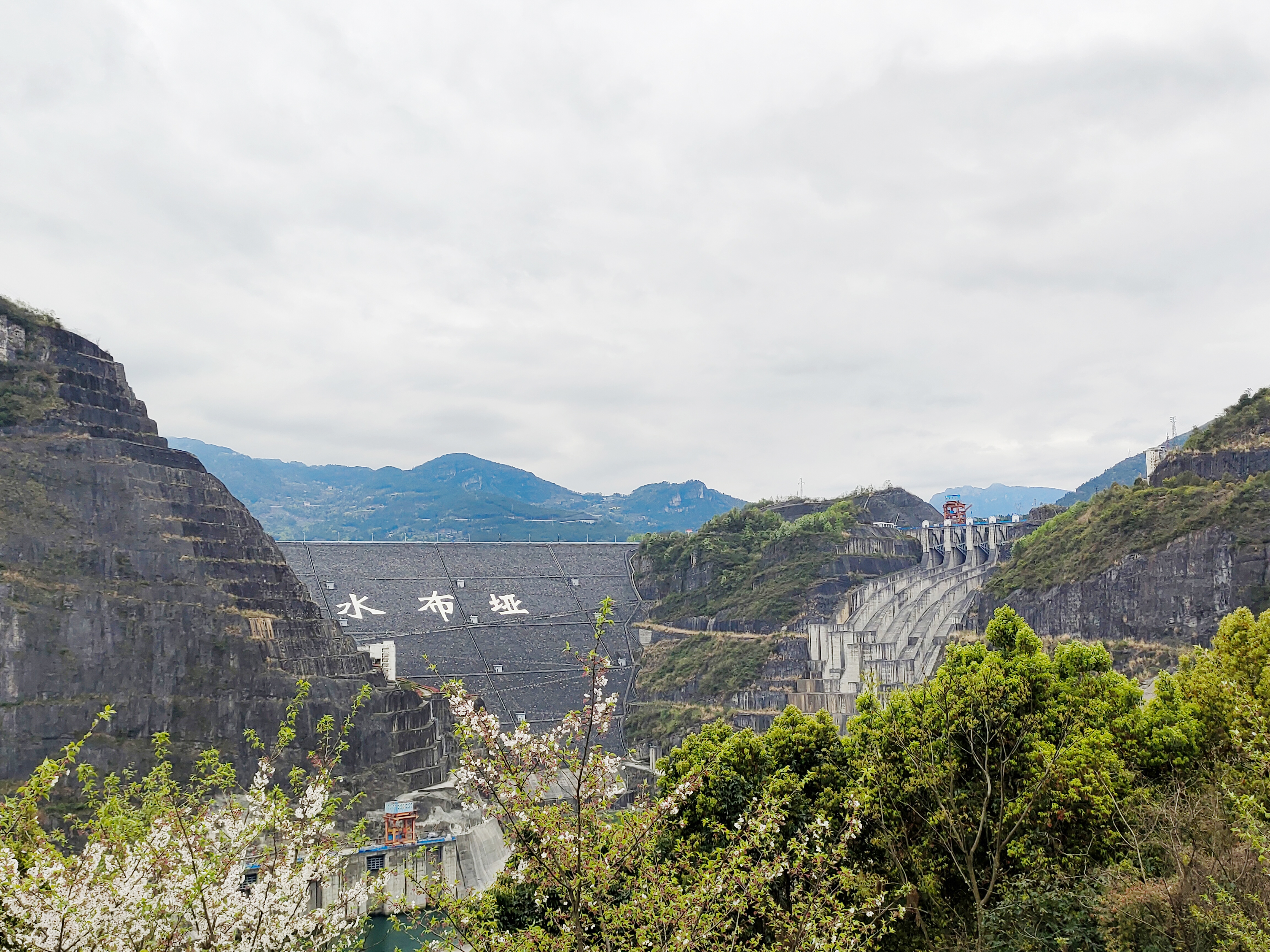 水布埡水電站溢洪道閘門(mén)電氣控制系統(tǒng)改造項(xiàng)目順利驗(yàn)收